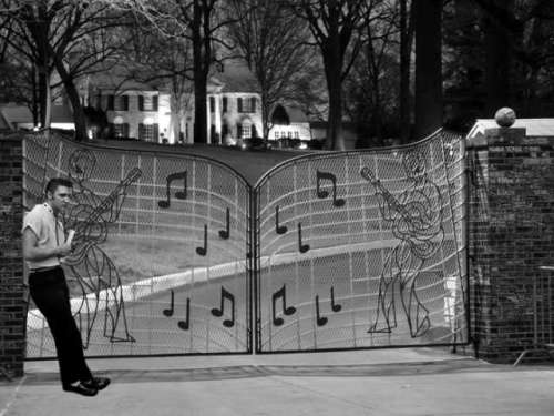 Elvis at Graceland v0uzrjoznppfcs